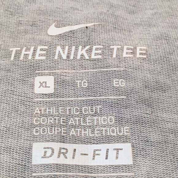 🔹The Nike Tee - Picture 2 of 4